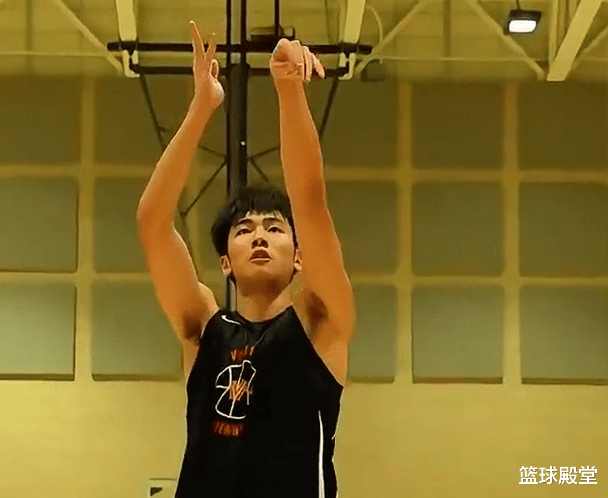 原创            张博源美高杀疯了！单场轰25分，得分爆发力太强，打成核心了！