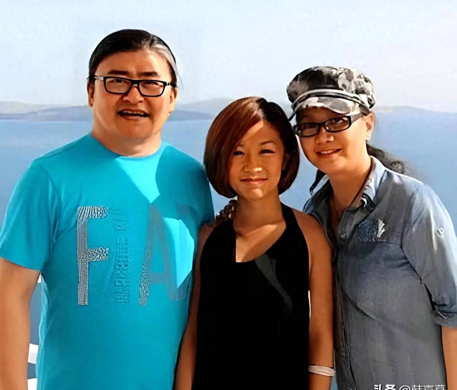 原创            刘欢女儿婚礼现场曝光，染红发漂亮，卢璐打扮喜庆，新郎帅气