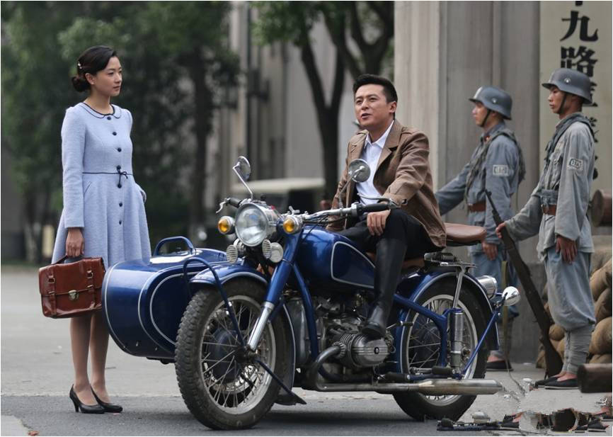 原创            《铁血淞沪》上线首播,万茜朱雨辰主演,抗战题材,中老年观众最爱