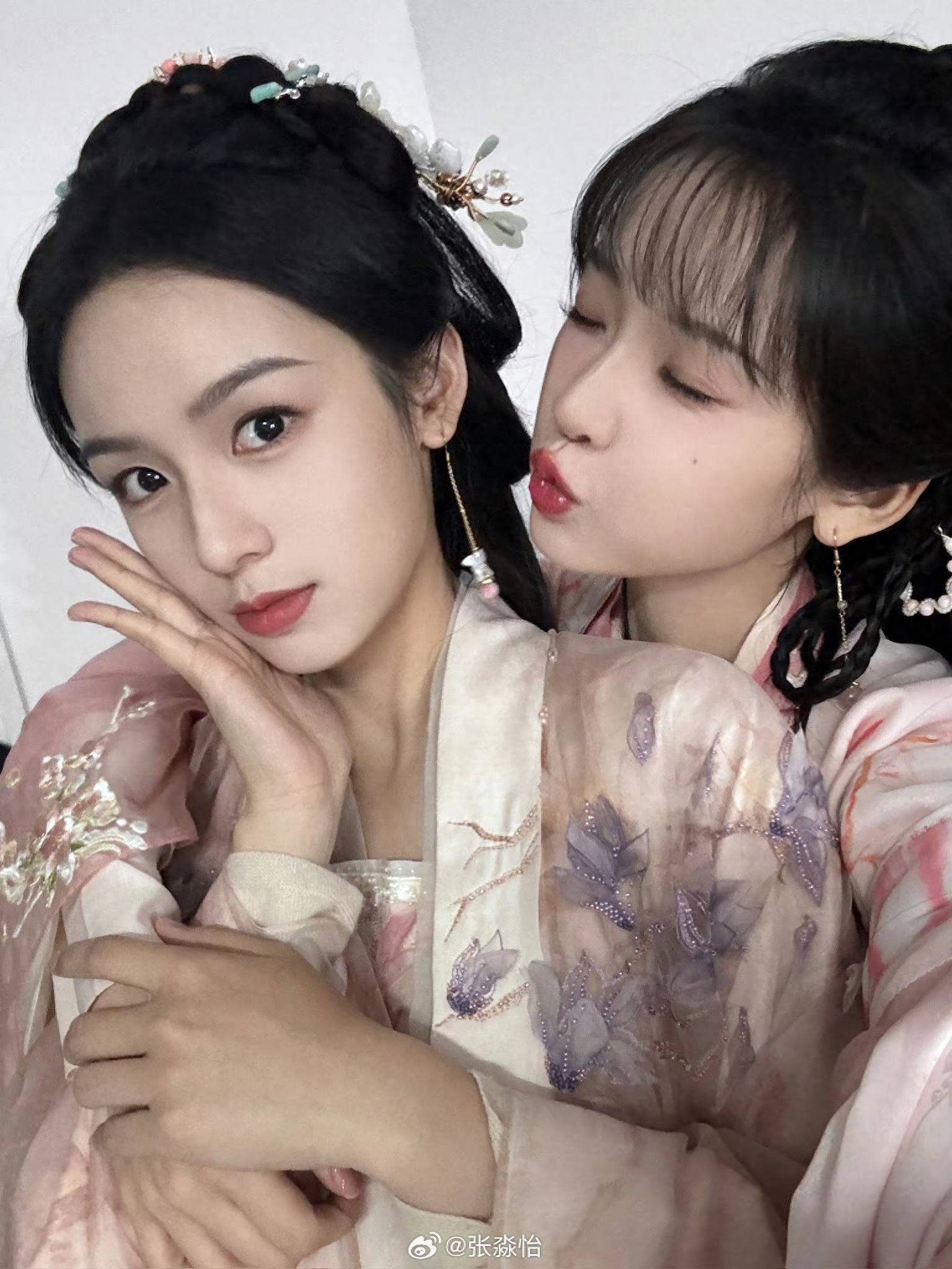 原创            张淼怡综艺首秀来袭，城市捉迷藏将上演欢乐大戏！