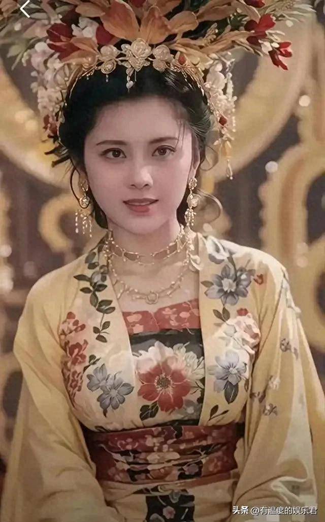 原创            当对比朱琳和龚雪,终于明白,绝色和漂亮的区别