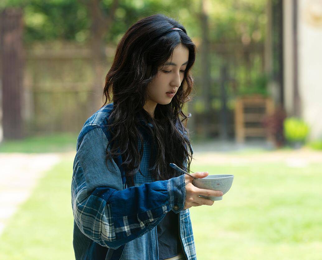 原创            张子枫和彭昱畅的两次互动，让观众看到了《向往的生活》有多假