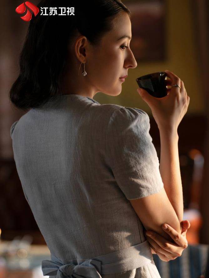 从“水花”到“韶华”，热依扎《灼灼韶华》携女强人故事登陆荧屏