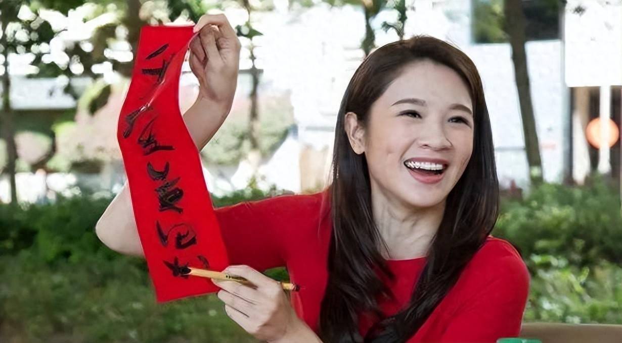 原创            TVB综艺女王瘦身成功晒事业线，甩掉龙趸村姑称号，网友大赞好索