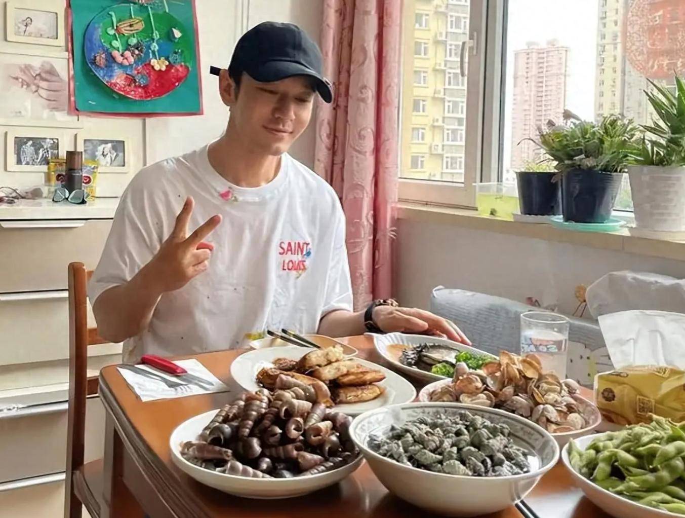 原创            黄晓明的早餐秘密大揭秘，你也能拥有明星般的健康生活！