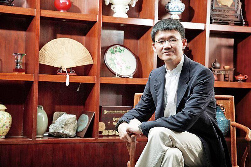 高中辍学生廖创宾做时尚珠宝，想港股敲钟了