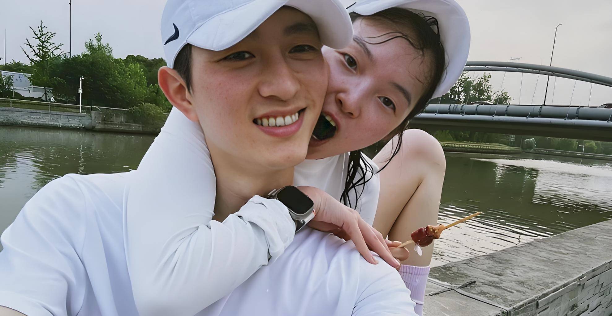 原创            金大川夫妇带娃秋游，雎晓雯腿比2岁女儿长，当妈后高级脸变温柔