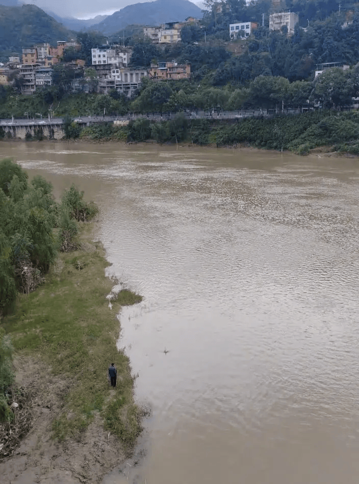 “男子婚礼当天跳河失踪”，官方通报：因婚礼琐事情绪失控