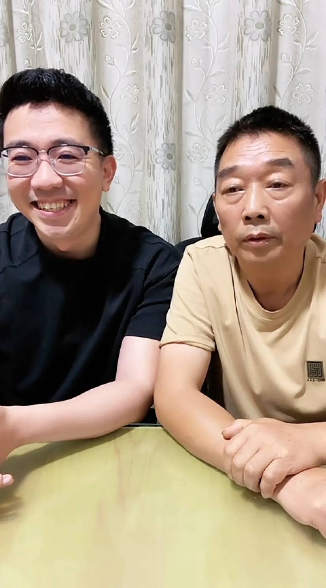 章莹颖男友国庆探望章父并协助直播，回应网友：已开始新恋情