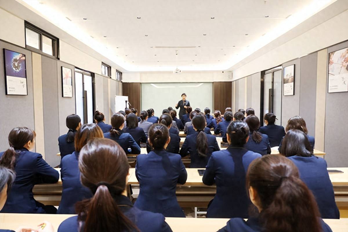 精品银饰创始人李信：以“爱在银饰节”百场培训破局 让珠宝门店银饰业务焕新生