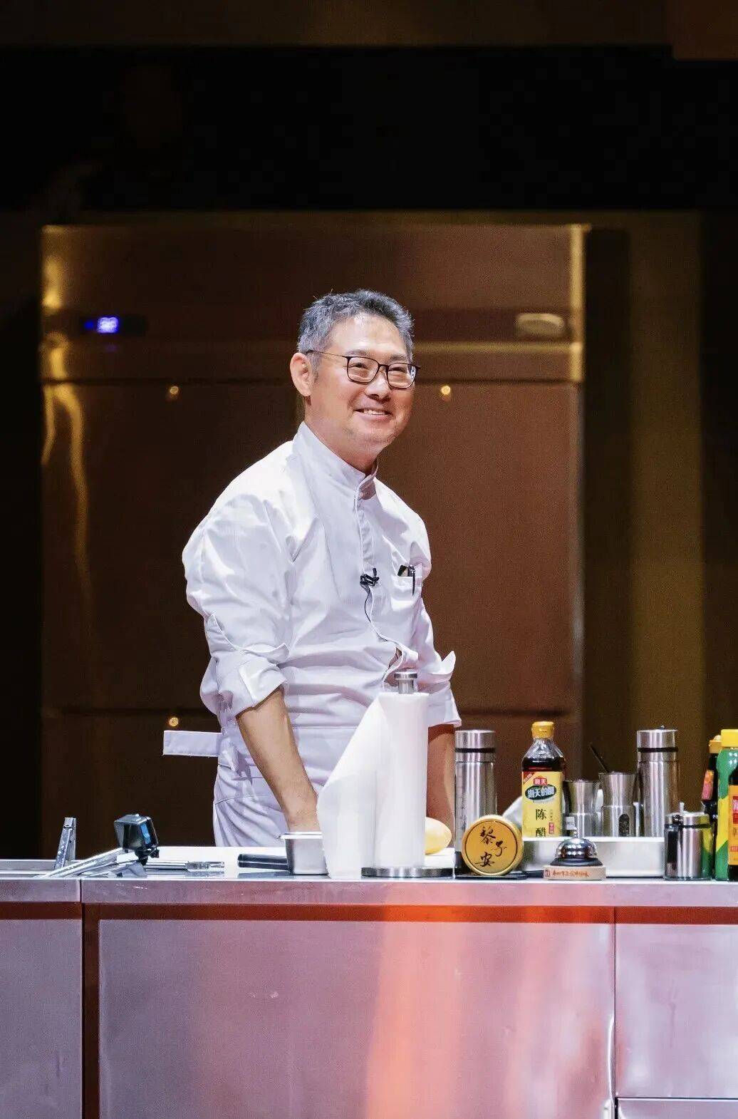 55岁“微醺大厨”黎子安：社恐宅男，网友却偏爱他的松弛风