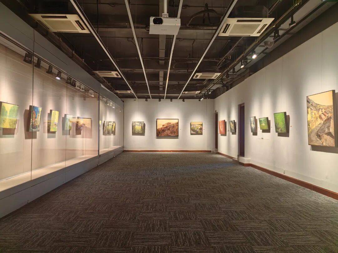 申肖飞油画作品展在中天美术馆开幕