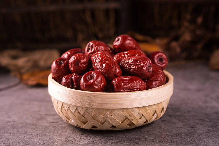 原创            红枣再次成为关注焦点！医生发现：吃红枣时，一定要多注意这4点