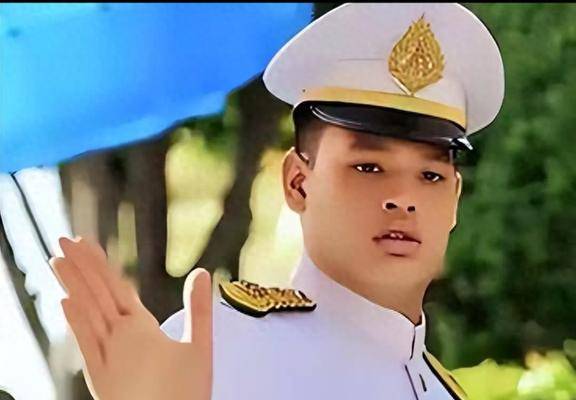 原创            泰国王室双语海报，提帮功获得五世王勋章，僧王也送准王储大礼