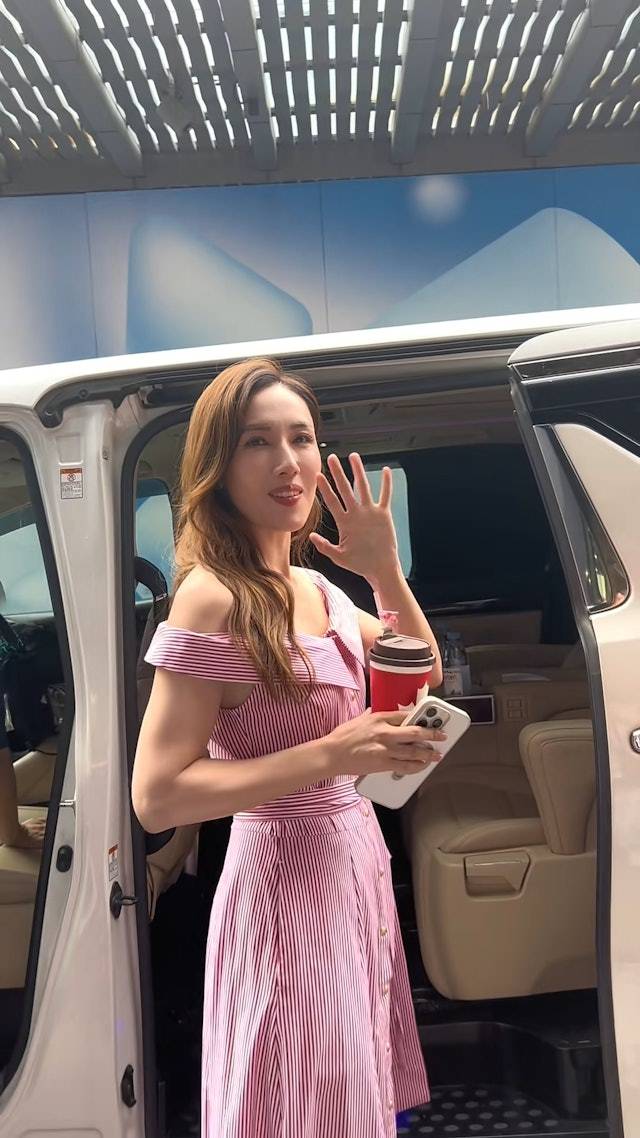 原创            44岁香港女星泪诉分手真相,前男友回应感到内疚