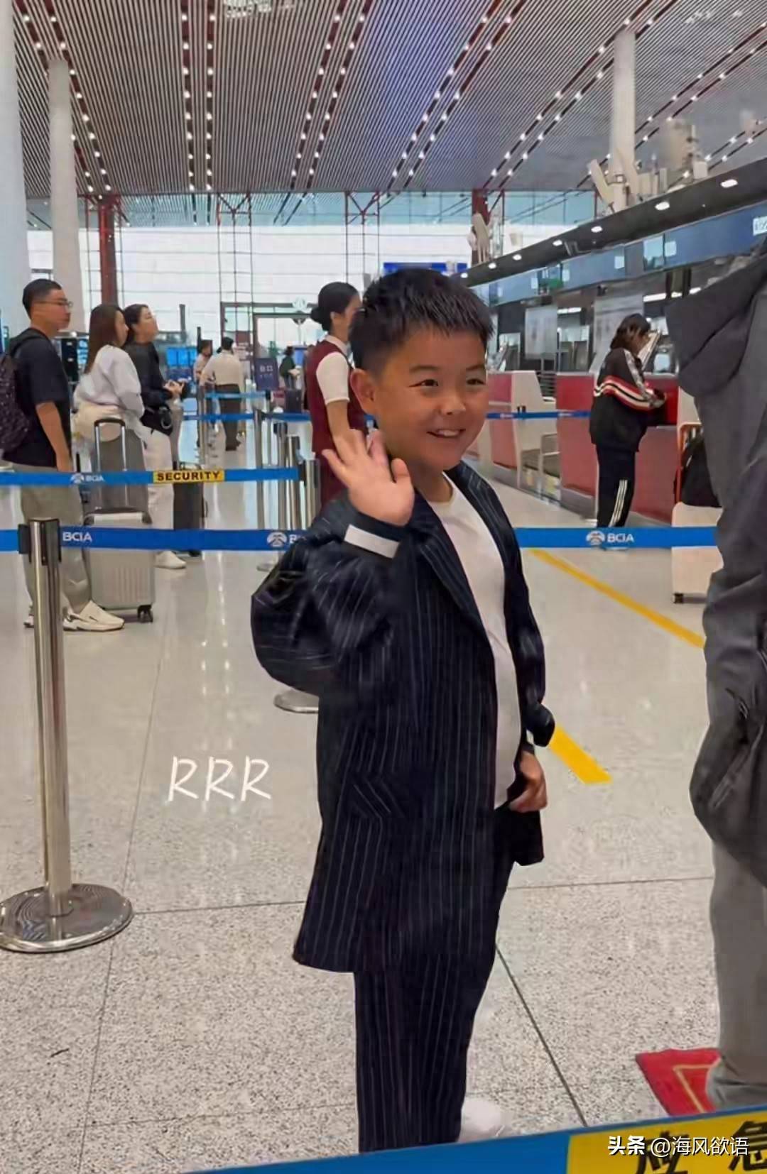 原创            9岁朵朵撞脸陈思诚，腼腆又大方，佟丽娅这育儿太赞