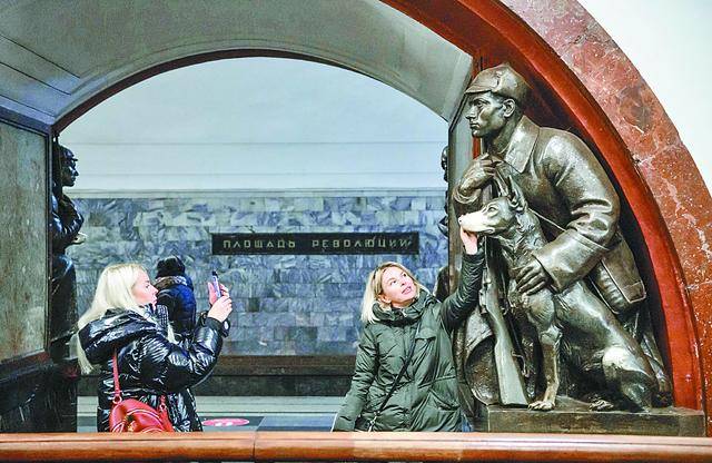 城市风景线：莫斯科地铁的艺术杰作