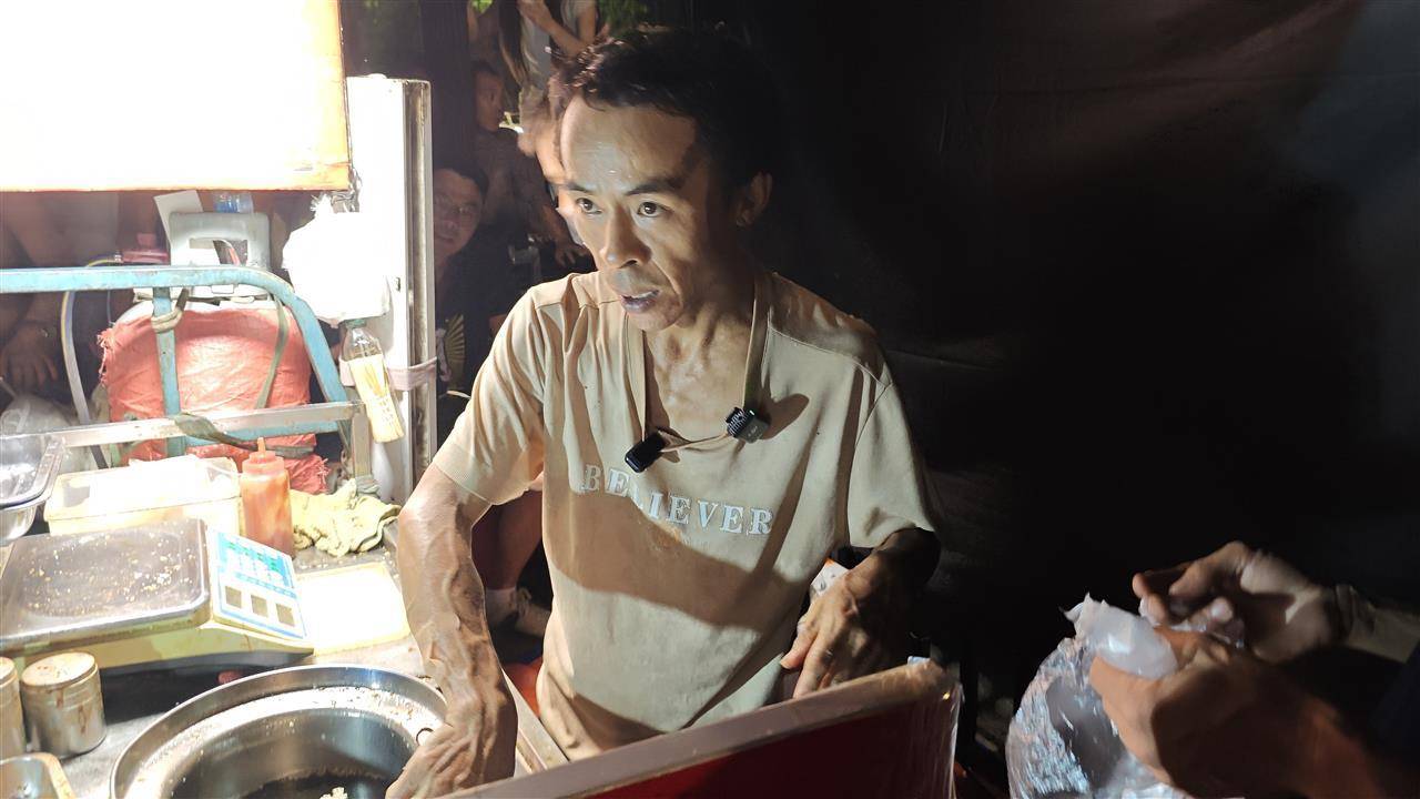 “鸡排哥”回应大学生卖雪王送他的高清写真：不介意，也是变相给我推广，但最好能提前和我沟通一下