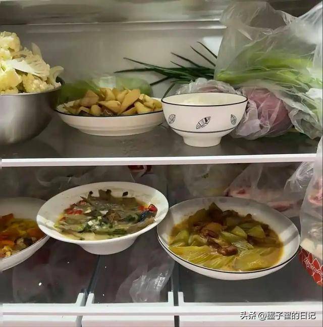 原创            隔夜菜根本不致癌，真正不能隔夜的是这4种食物，倒掉也别吃