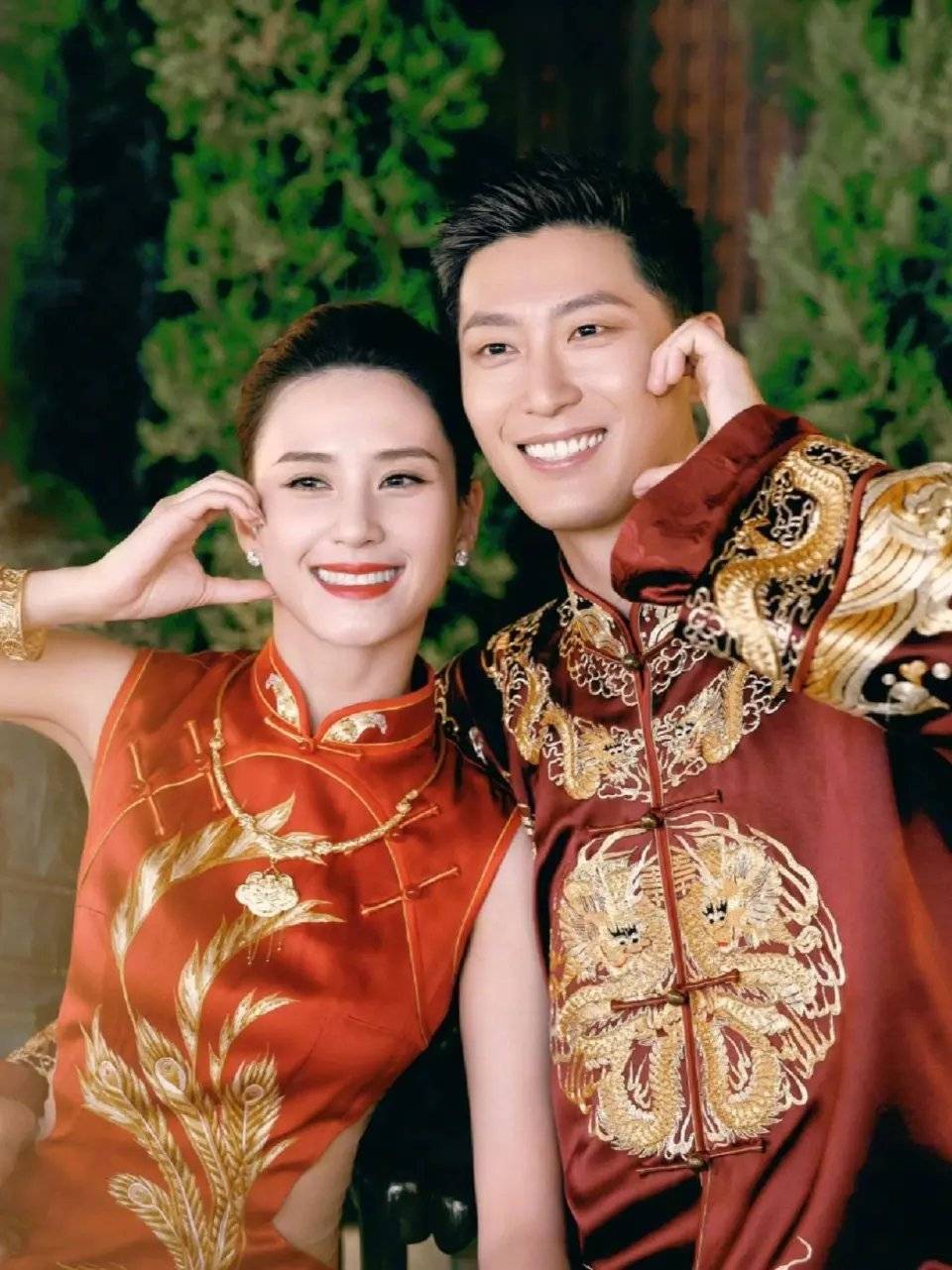 原创            考古 | 何超莲与窦骁感情状态引热议！港圈千金更多婚姻内幕曝光！