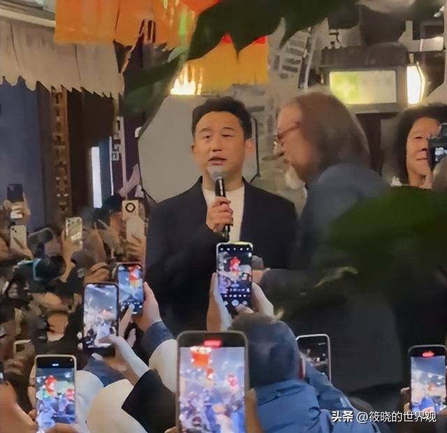 原创            一场露天宴来了半个娱乐圈，直到刘欢现身，才明白黄磊面子有多大