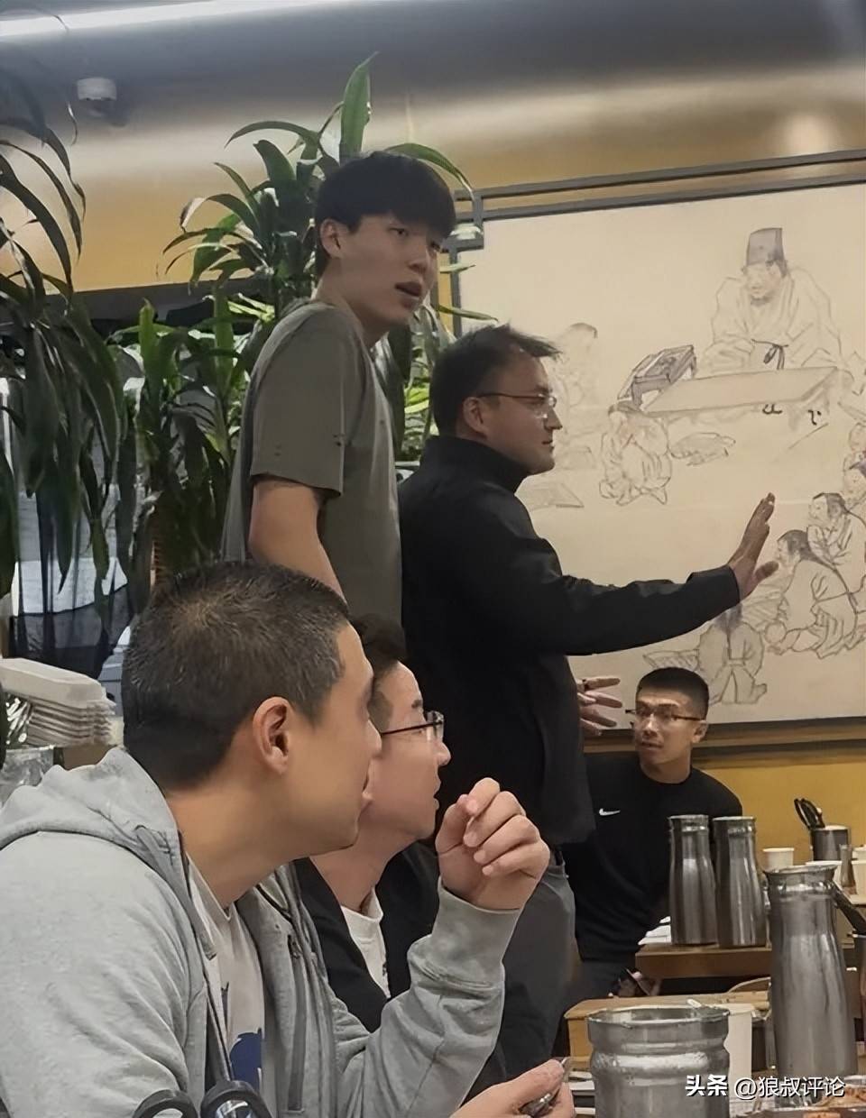 原创            王仕鹏评杨瀚森宵夜:运动员赛前3-4小时只吃茶点没有晚饭一说