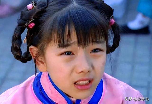 原创            童星胡雅斯：12岁爆红，后移民国外成钢琴老师，31岁剃度出家