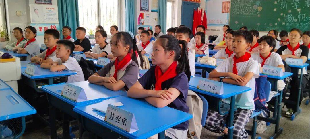 家长学校（二十八）：从“问题”转向“陪伴”，让爱成为孩子成长的底色