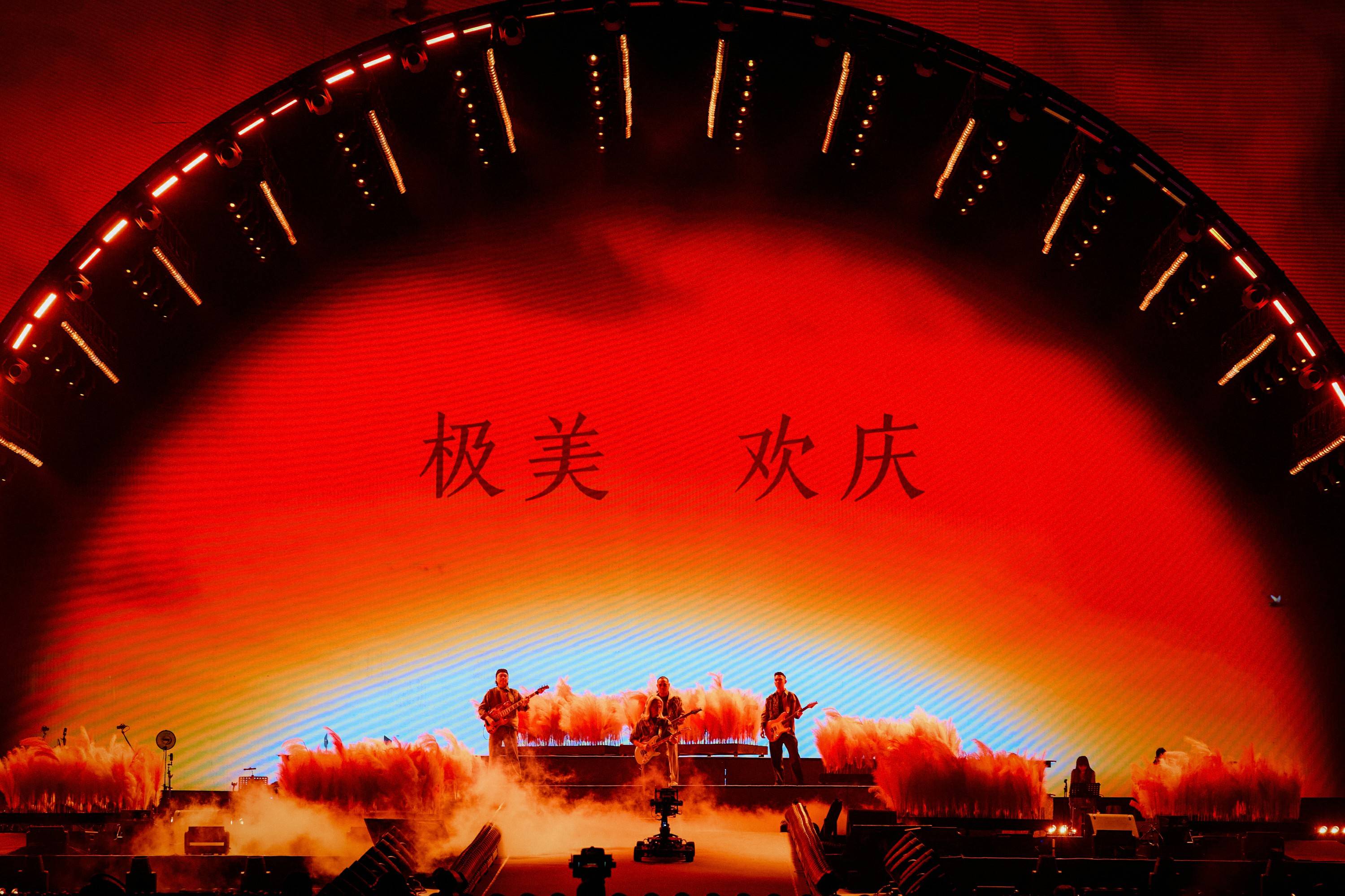 孙燕姿巡回演唱会内地收官站开唱，近五万歌迷齐聚南京共赴时光之旅