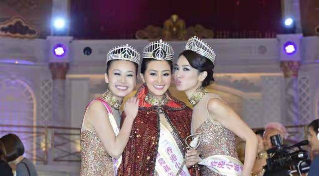 TVB港姐冠军婚后富贵，转型成高尔夫球选手，律师老公支持其出歌