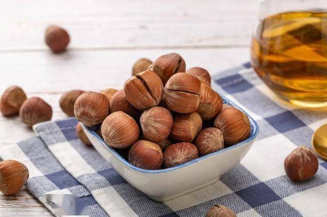 钾是香蕉 3 倍，钙和牛奶相当！这种坚果促排便、保护心血管健康