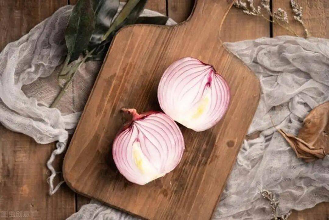 洋葱能抗老？浙大研究揭“抗老力”的真相：36小时可减15%老化细胞