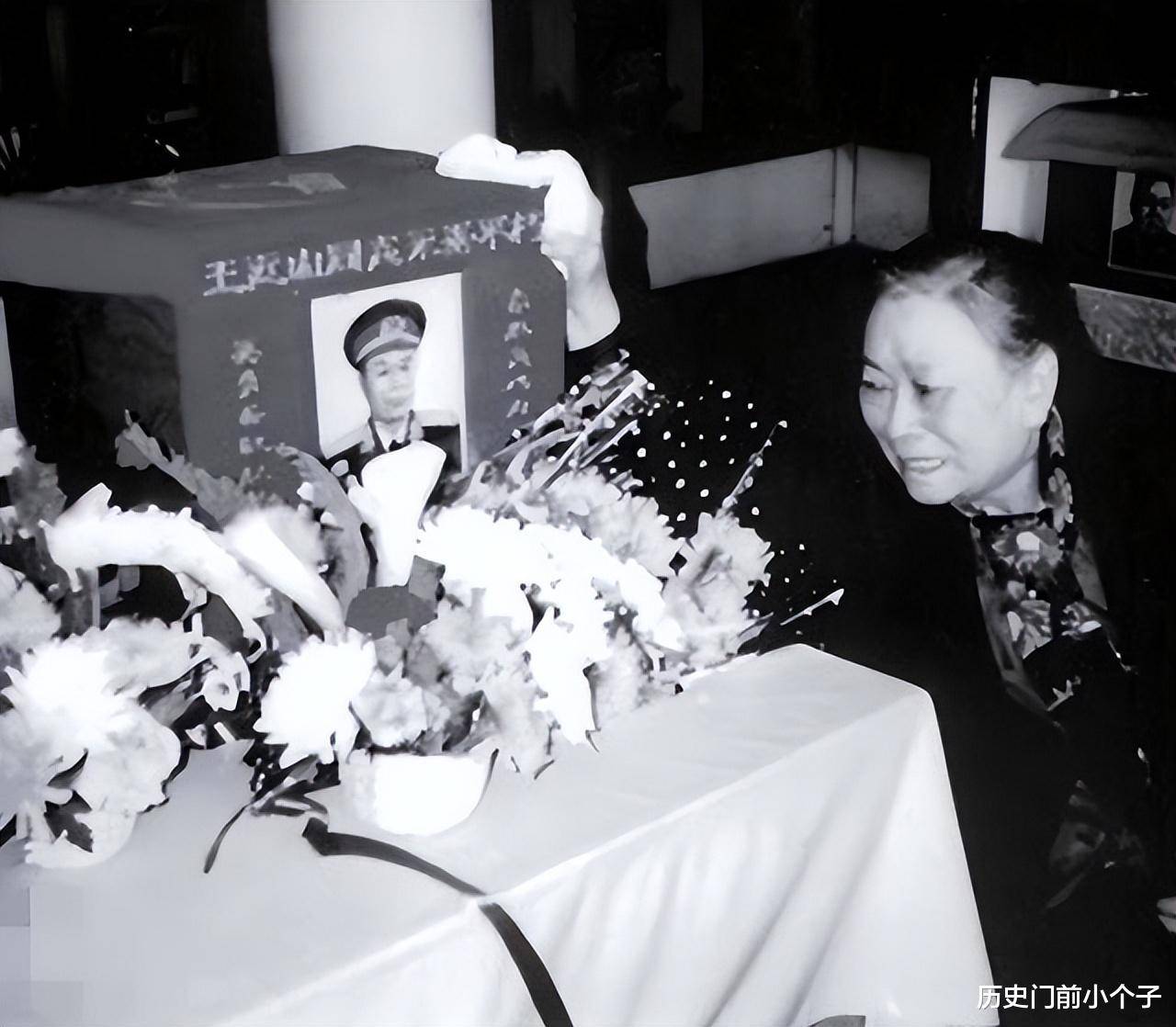 原创            一封举报信，丈夫从中将降大校，丈夫晚年：不准她参加我的追悼会