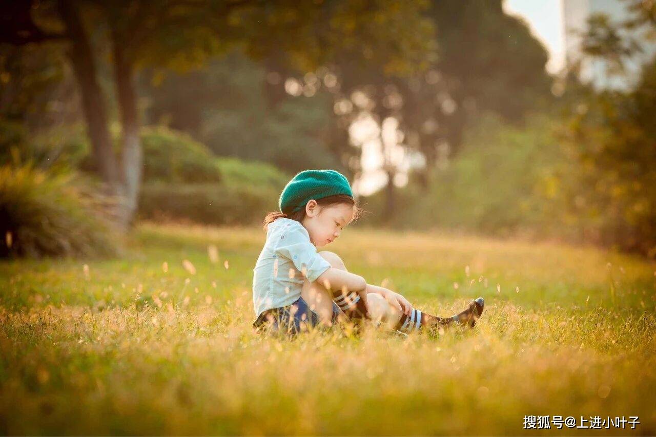 原创            父母做到这4次“撑腰”，孩子一辈子敢抬头走路