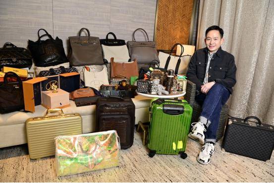 香港知名富豪坠马入院,与TVB女星相识30年决裂,曾暗讽对方是狗