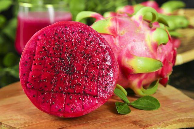 原创            火龙果立大功？医生坦言：火龙果对这5种慢性病有好处，建议多吃