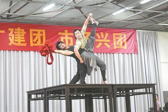 舞剧《醒・狮》备战中国艺术节