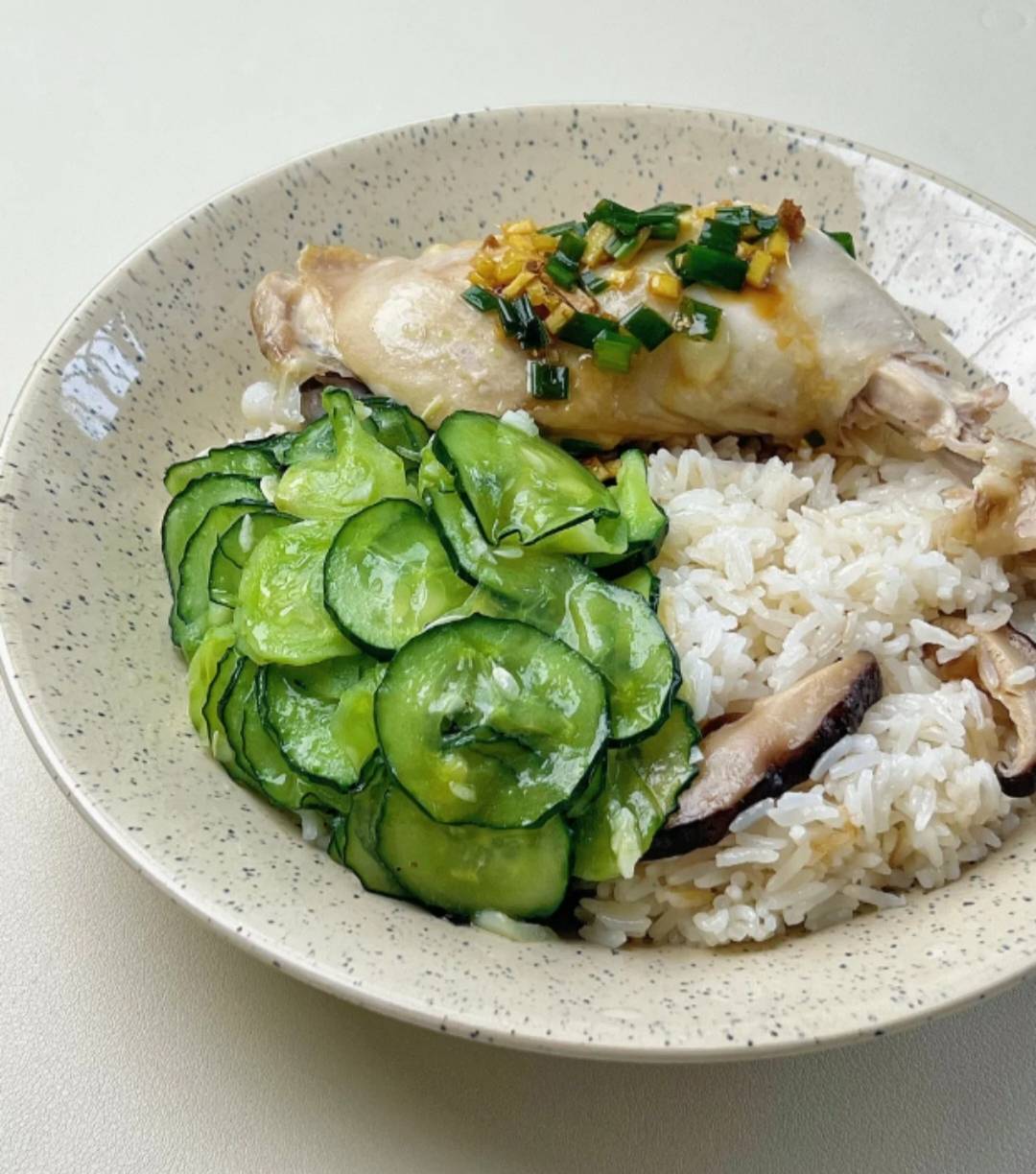 "减脂不忌口，鲜香葱油鸡腿饭让你吃得满足！