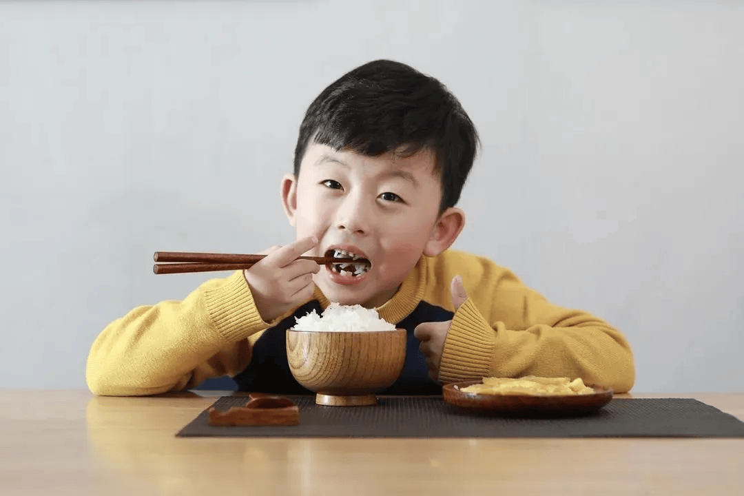 孩子抽动症吃药有副作用吗？别因恐惧耽误干预