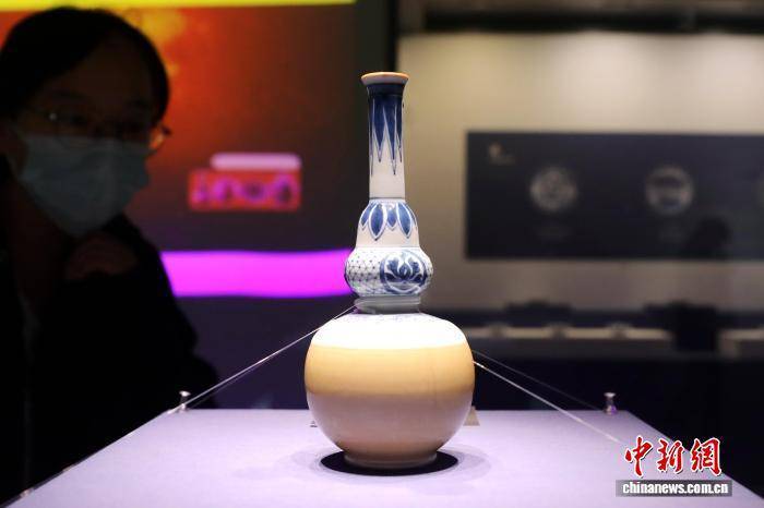 西安博物院：三百年前沉船瓷器吸引民众参观