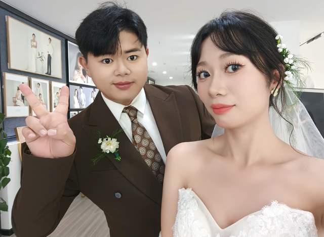 原创            四川美女张欣去世，仅28岁，结婚半年，婚礼前夕确诊，老公仍结婚