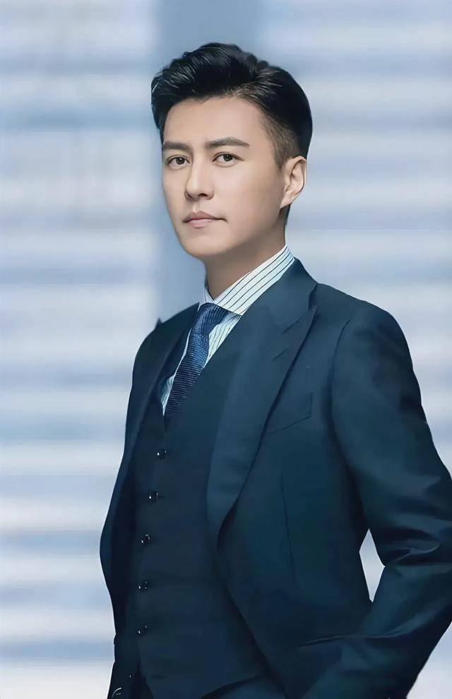 原创            还是得听老人劝，她错过靳东，转身嫁给父亲看中的女婿，宠成公主