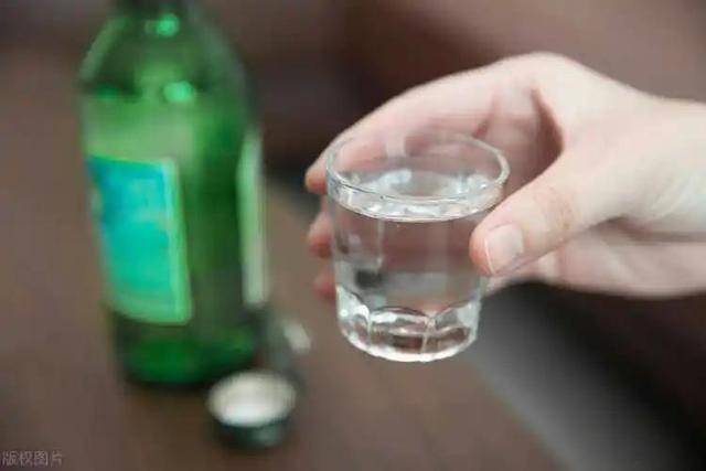 原创            研究发现：男性若长期不喝酒，过不了多久，身体或出现3个改变