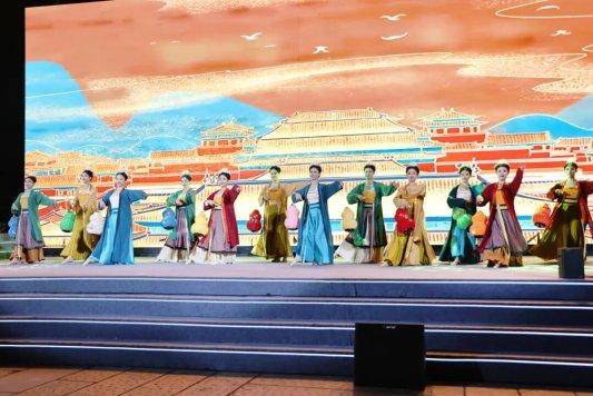 聊城东方教育集团受邀参加聊城葫芦文化艺术节开幕式