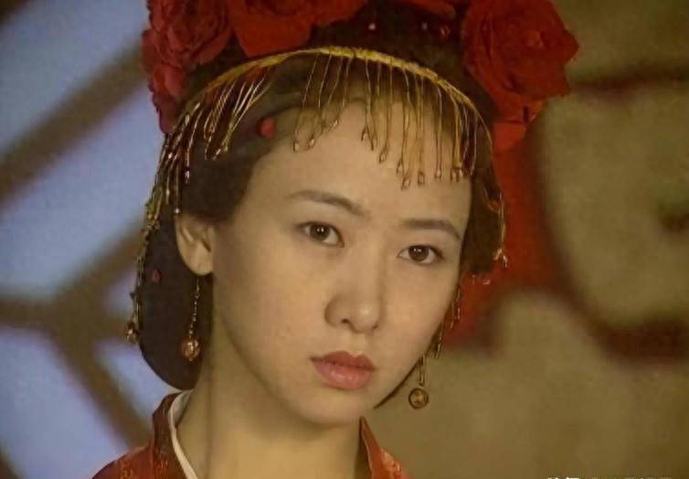 原创            如今再不让女儿进娱乐圈，父母是清华教授，和二婚丈夫很恩爱。