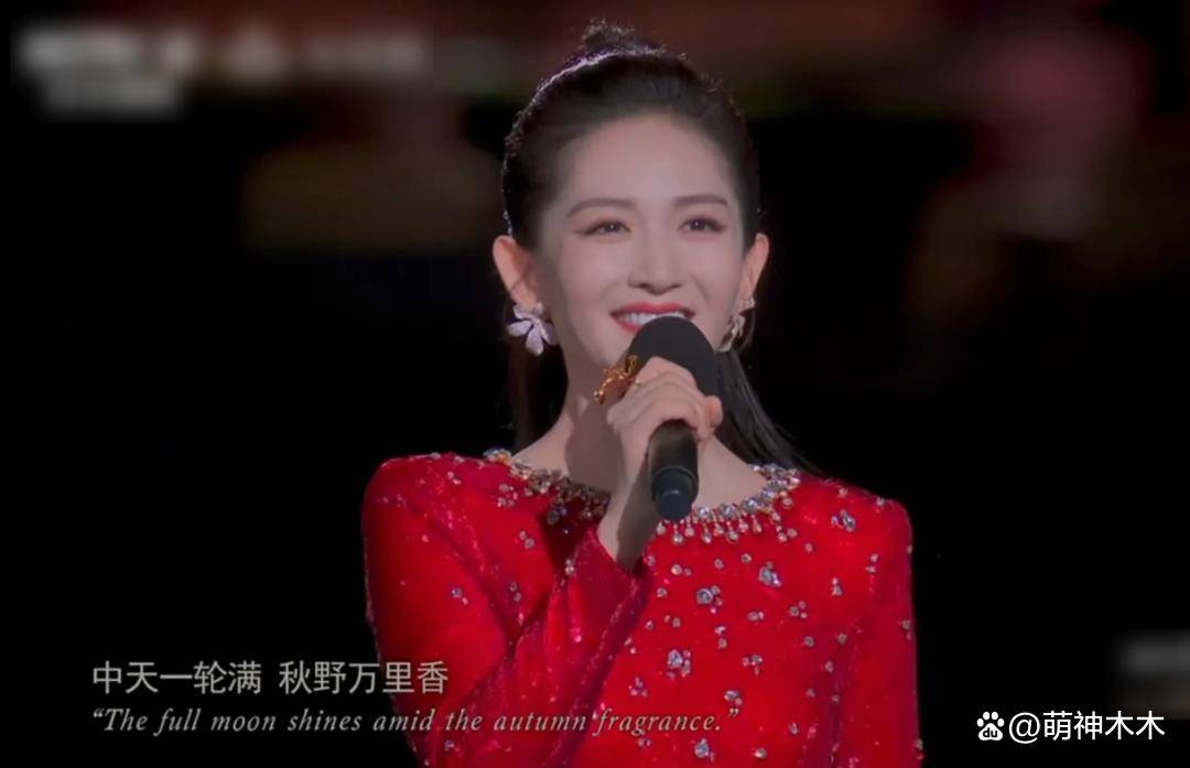 原创            谢娜首次主持央视秋晚，离了何炅没人托底，录播也要依赖提词机