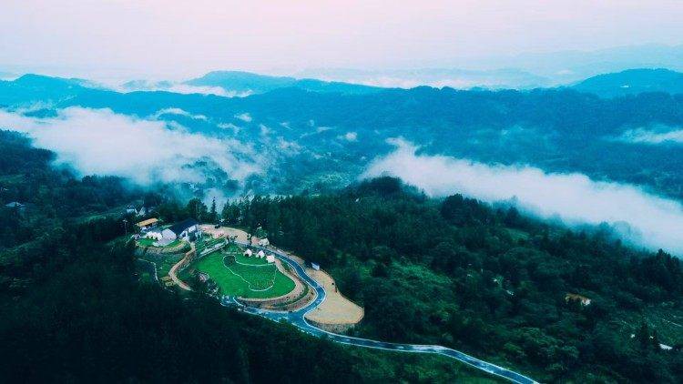 重庆石柱桥头镇：艺术写生“画”出乡村振兴新图景