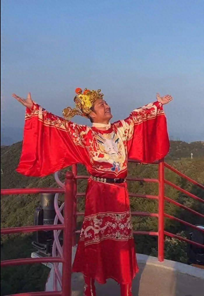 原创            钱再多有什么用？63岁马景涛的现状，给所有老少恋夫妻提了个醒