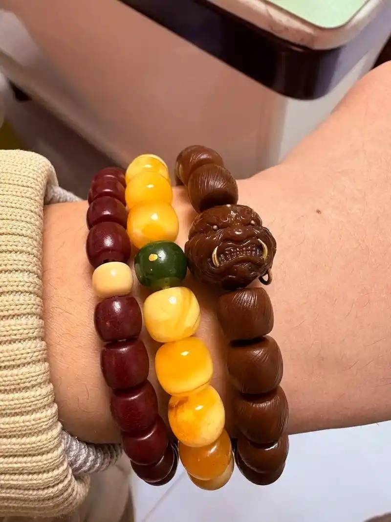 左手手机，右手文玩：当代年轻人的新奇爱好还是灵魂归宿？