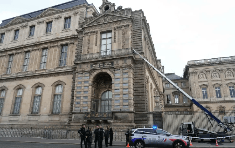 卢浮宫劫案第3名嫌疑人被捕，8件珠宝至今下落不明